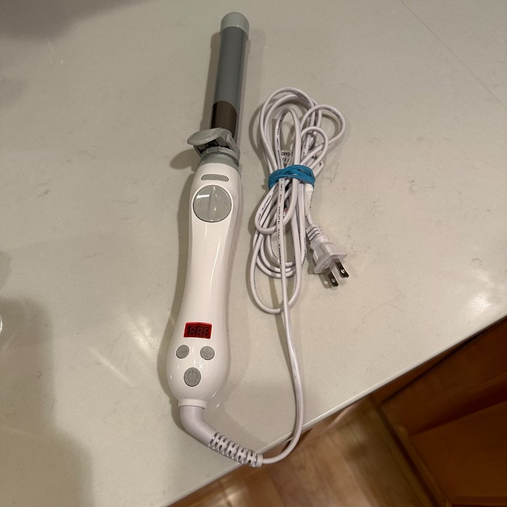 Beachwaver® S1 Dual Voltage White Rotating Curling Iron